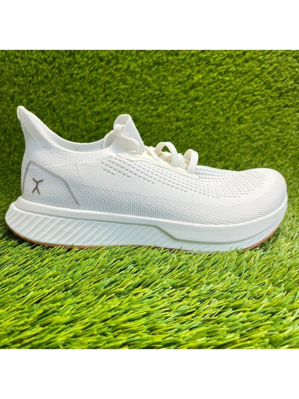 Flux Adapt Runner White Gum Womens Size 9 Mens Size 7.5 Running Athletic Shoes